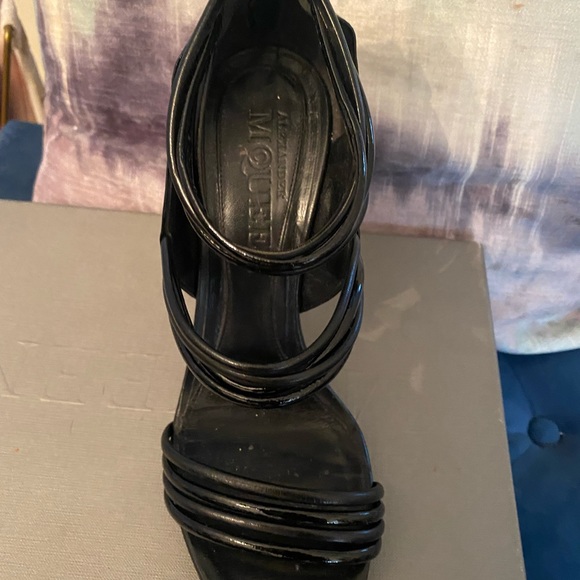 Black Cut Out Heels Alexander Macqueen• UNIQUE! - Picture 4 of 4